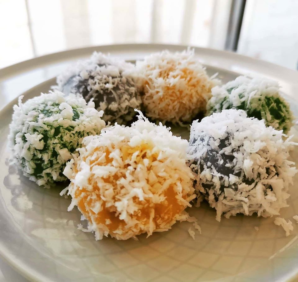 Little Beans Gourmet Rice flour coconut balls with palm sugar fillings ...