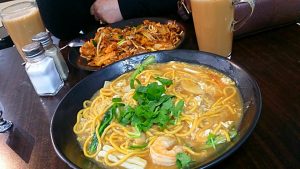 Satay d'lite Silky Egg Noodle / Ho Fun